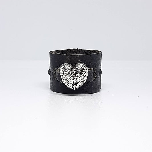 Anello in pelle nero con charm cuore