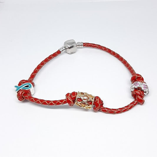 Bracciale intrecciato con charms fatto a mano