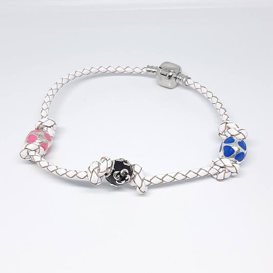 Bracciale intrecciato con charms fatto a mano