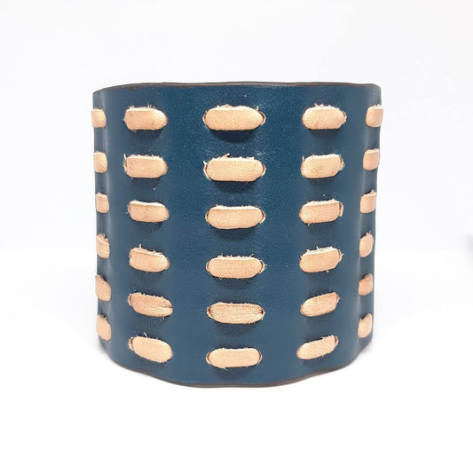 bracciale in pelle blu petrolio con design intreccio bicolore