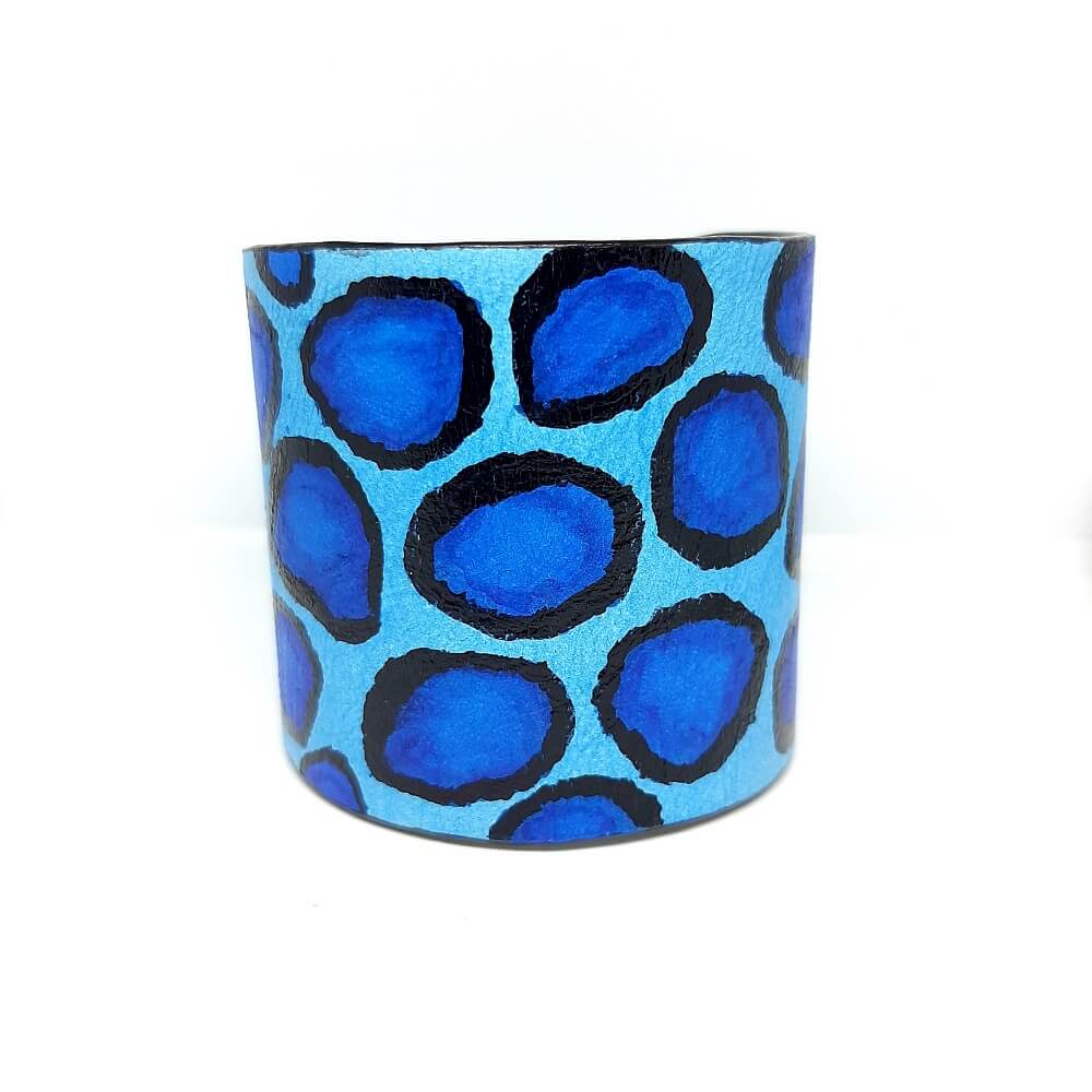 Bracciale in pelle donna blu artigianale con design maculato dipinto a mano