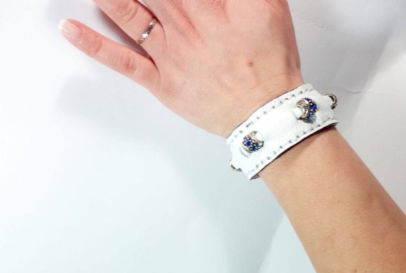 Bracciale in Pelle bianco Fatto a Mano Charm zircone Blu