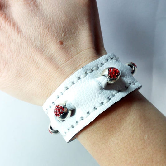 Bracciale in Pelle bianco Charm cuore zircone rosso