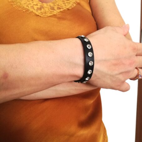 Bracciale in Pelle nero Fatto a Mano con pietra in vetro bianco