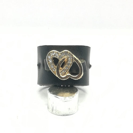 Anello in pelle nero con charm cuore dorato con zircone