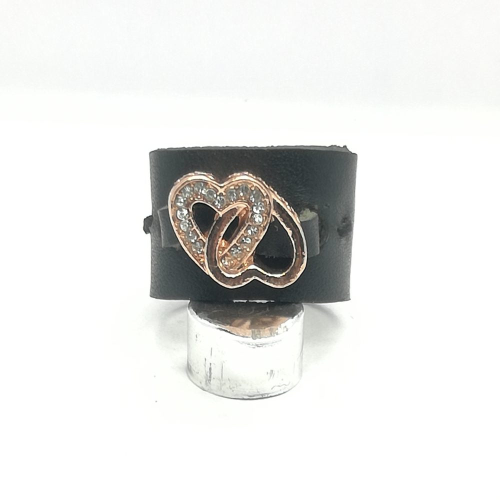 Anello in pelle nero con charm cuore dorato rosa con zircone