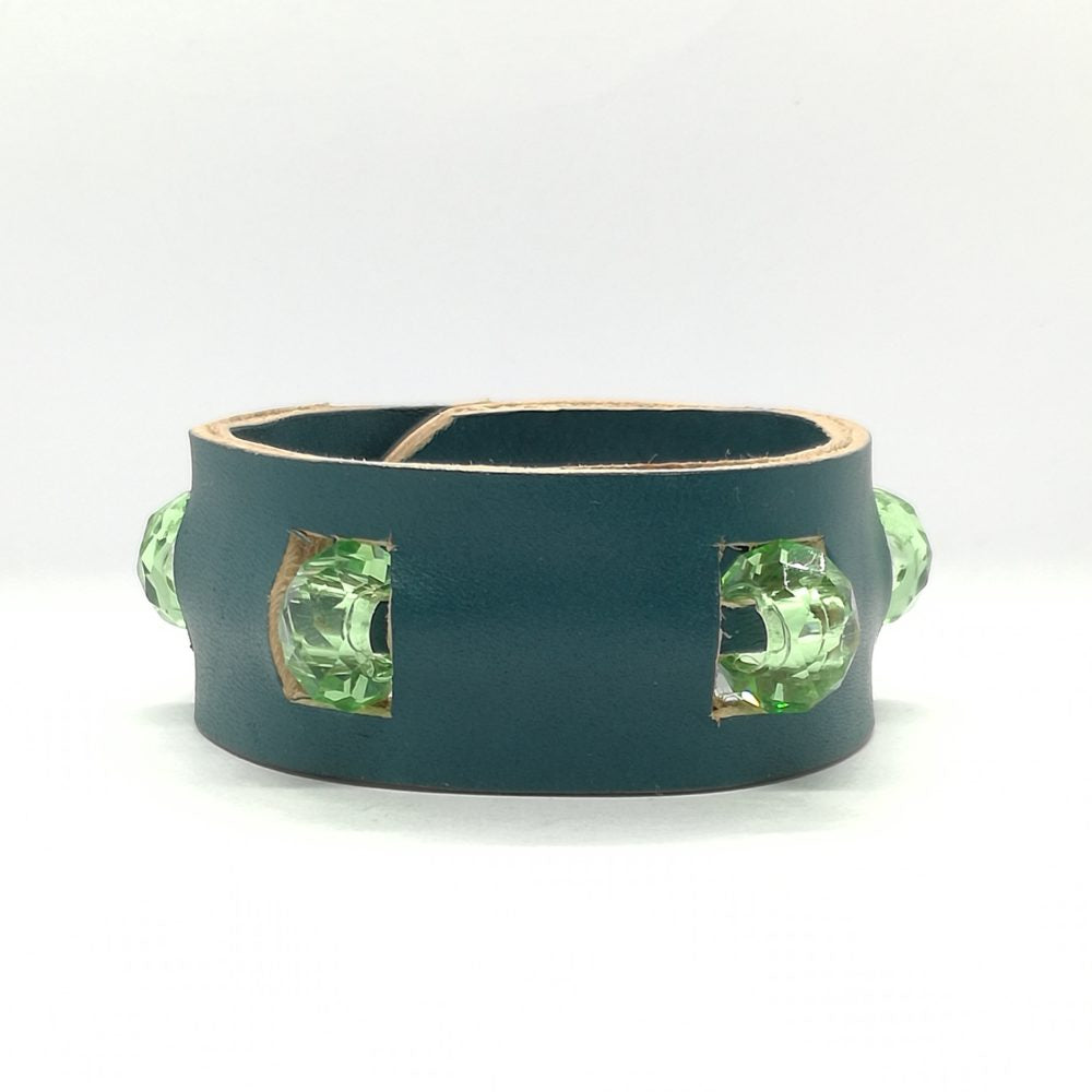 Bracciale in Pelle verde Fatto a Mano con charm vetro verde