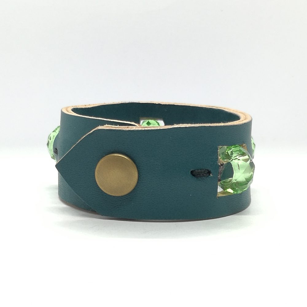 Bracciale in Pelle verde Fatto a Mano con charm vetro verde