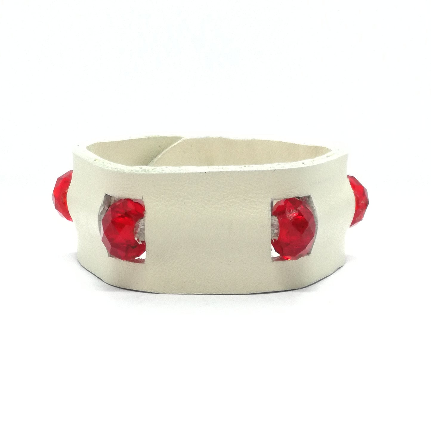 Bracciale in Pelle bianco Fatto a Mano con charm vetro rosso