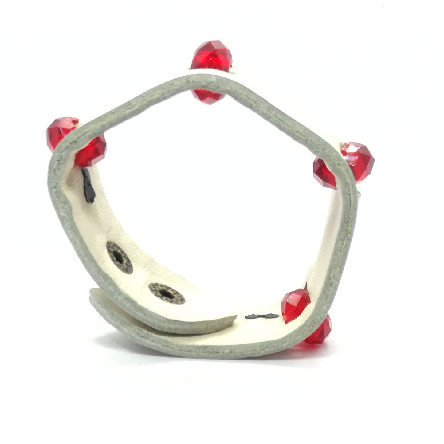 Bracciale in Pelle bianco Fatto a Mano con charm vetro rosso