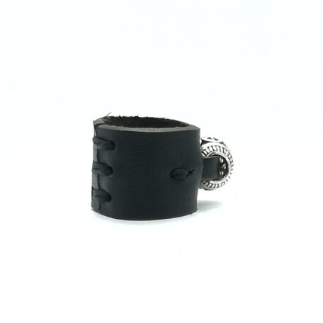 Anello in pelle nero con charm simboli