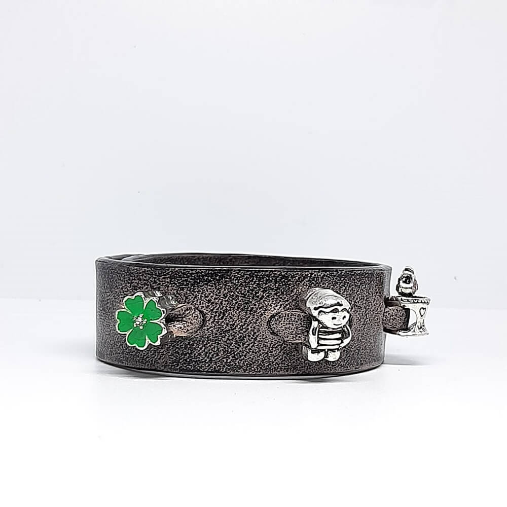 Bracciale in Pelle realizzato a mano brunito con charms