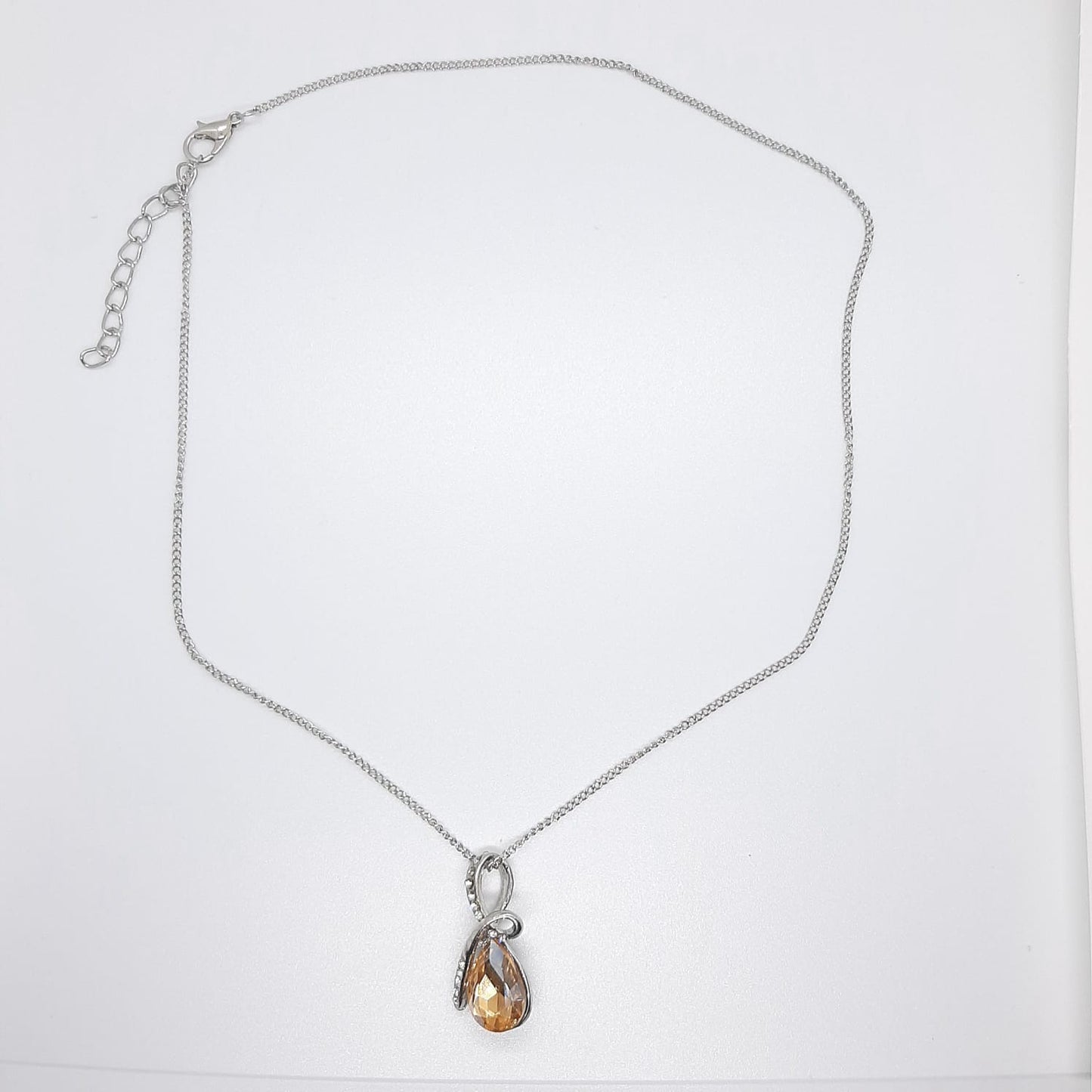 Collana girocollo catena con pietre goccia